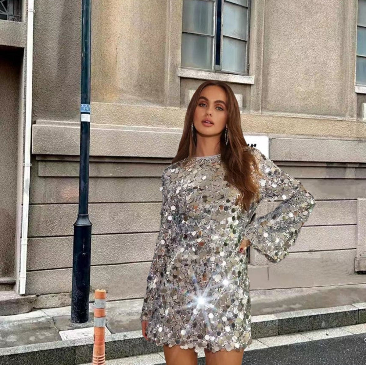 Madison | Vestido corto de lentejuelas de manga larga